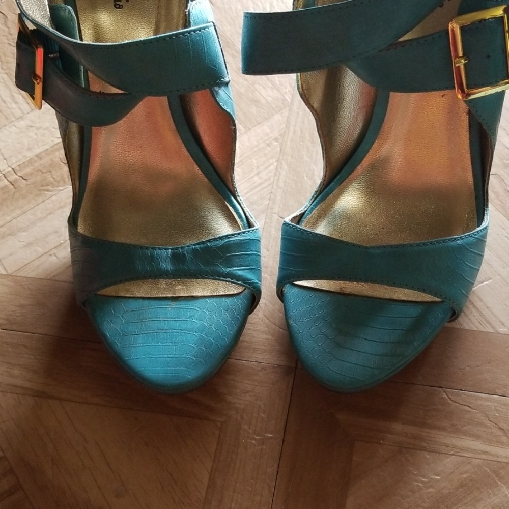 Heels - Picture 2 of 5